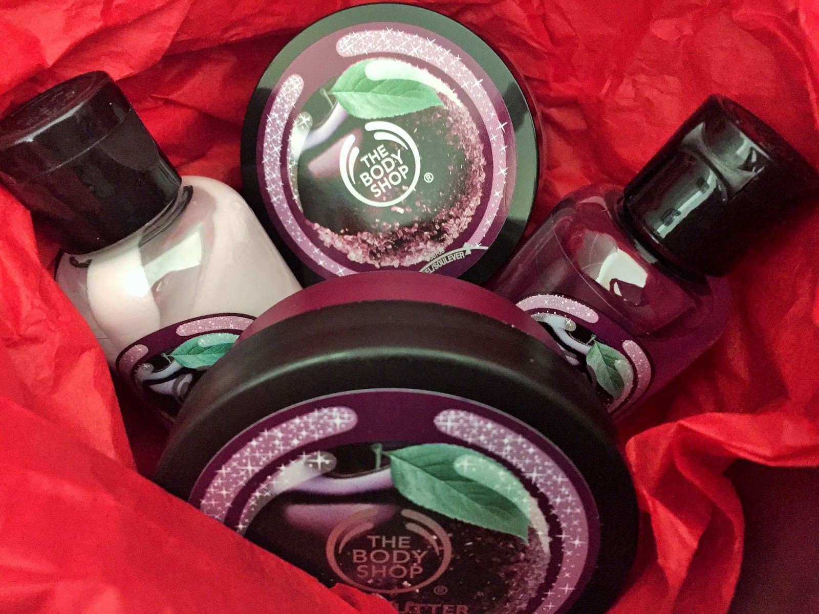 The Body Shop Christmas Gift Set Feel Good Tin in Frosted Plum #FeelSoGood