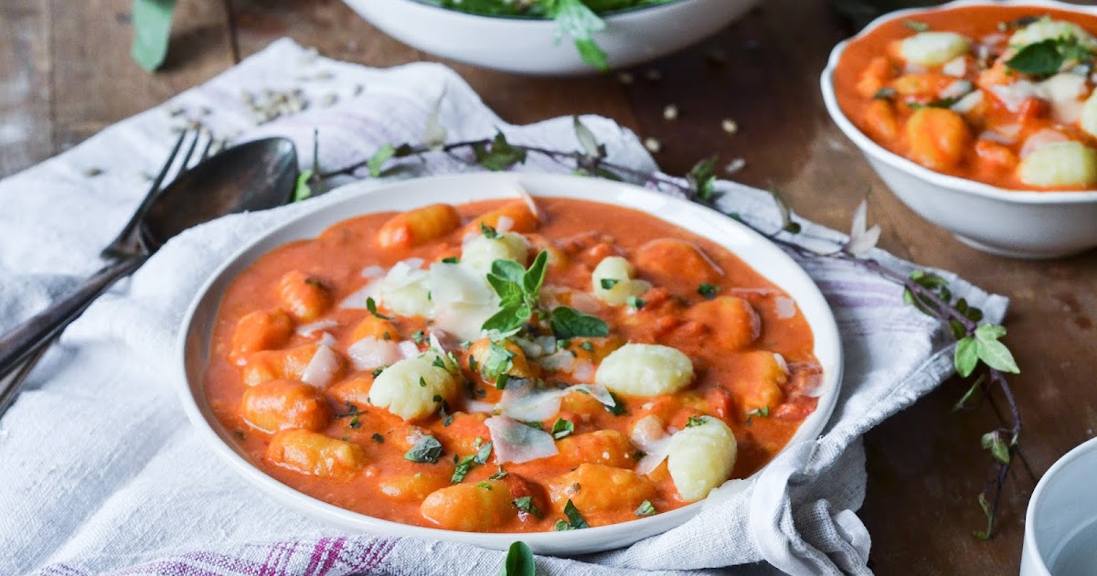 Christina macht was: Gnocchis mit Tomaten-Sahne-Sauce &amp; Rucolasalat