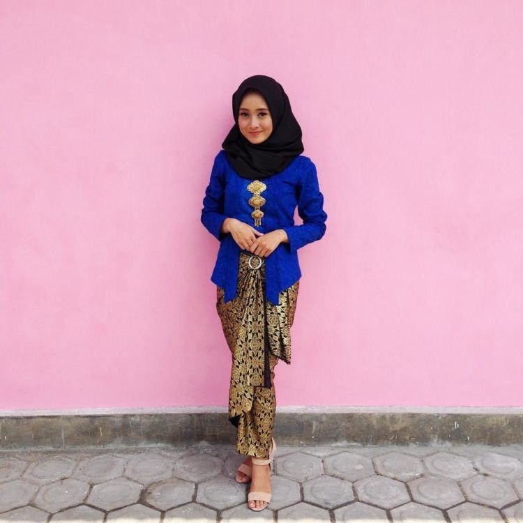 Model Kebaya Wisuda Untuk Mahasiswa Berjilbab Model Kebaya Wisuda Untuk Mahasiswa Berjilbab