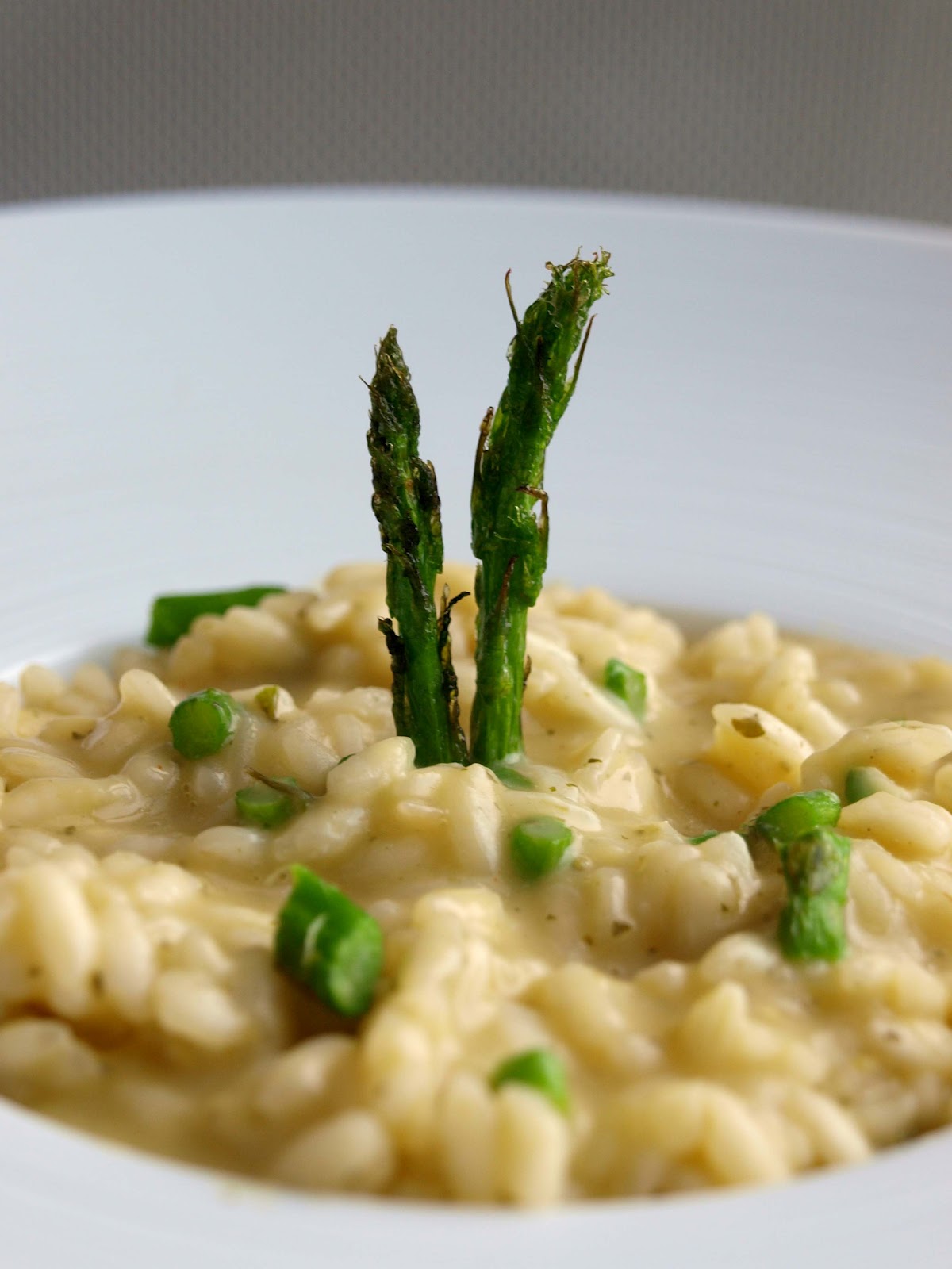 Bocados dulces y salados Risotto de espárragos verdes al lambrusco