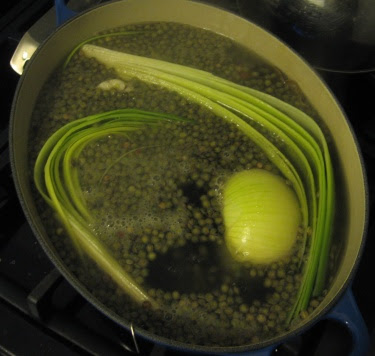 cooking lentils vinaigrette in court bouillon