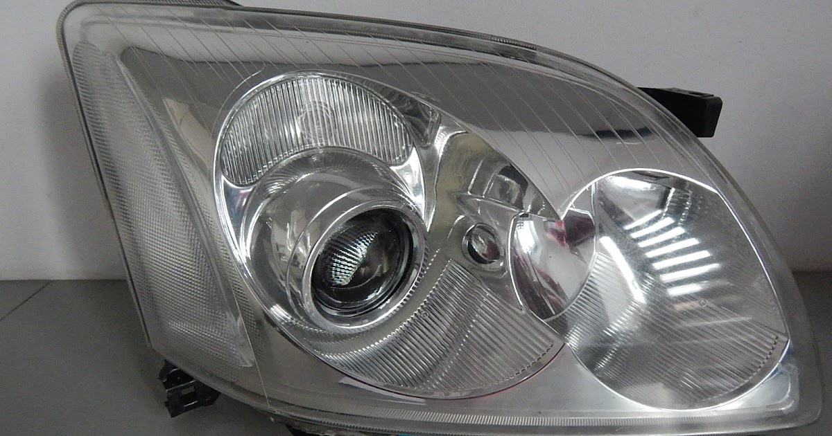 Naprawa świateł samochodowych Toyota Avensis T25 prawa
