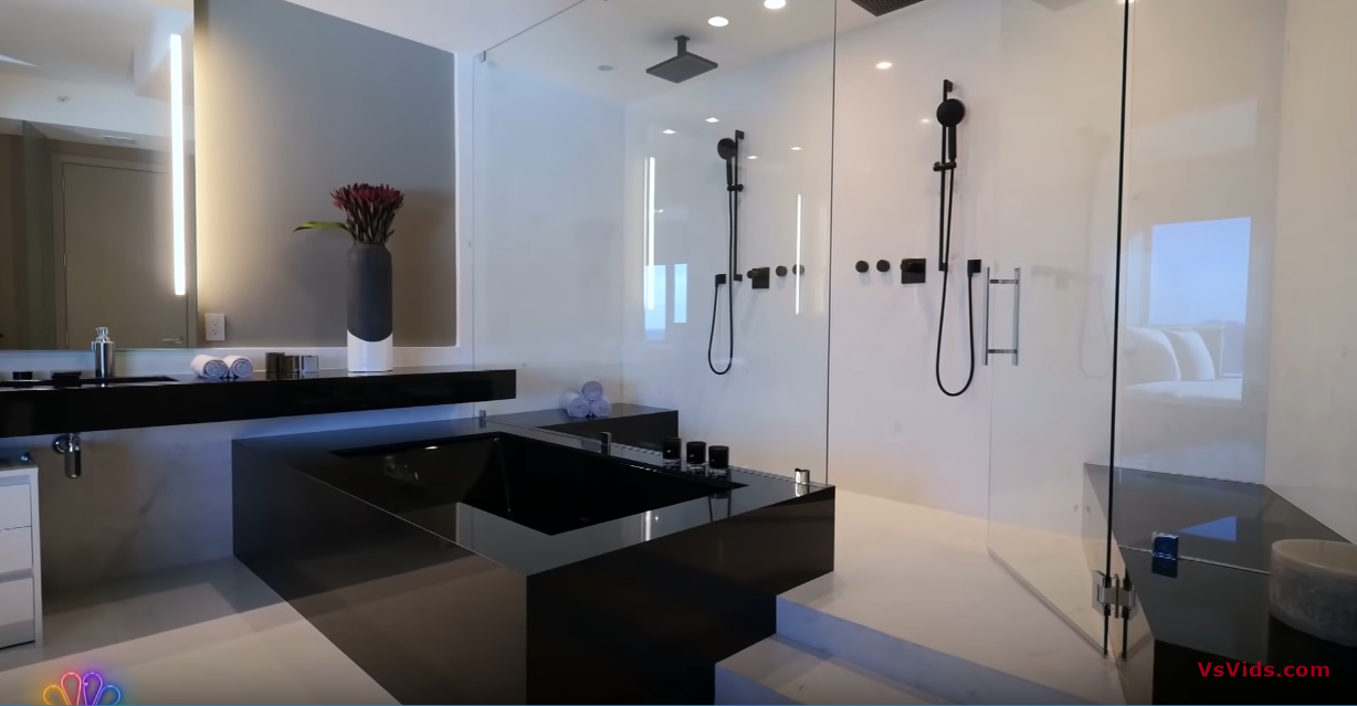 38 Photos vs. $500M ULTRA-LUXE SMART HOUSE | Secret Lives Of The Super Rich 38 Photos vs. $500M ULTRA-LUXE SMART HOUSE | Secret Lives Of The Super Rich