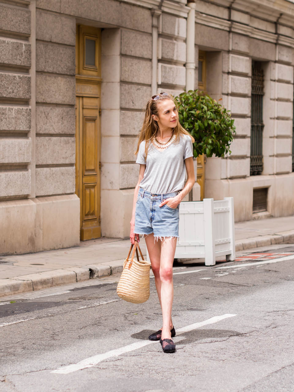 holiday-outfit-nice-france-fashion-blogger-summer-capsule-wardrobe-minimal-scandinavian-style