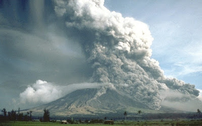 Perquè els volcans en erupció són perillosos pels avions