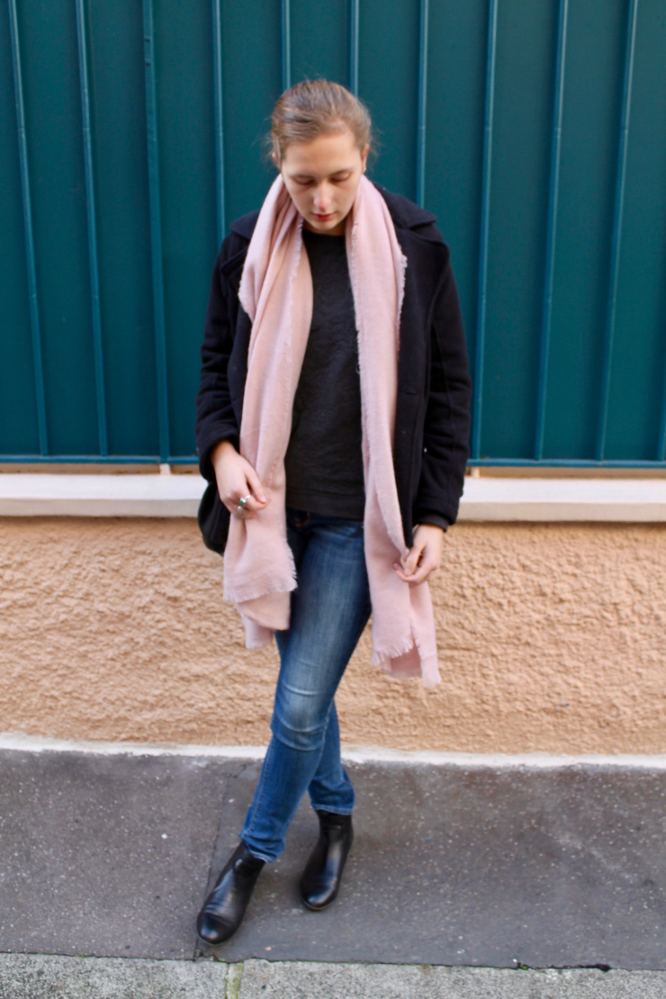XXL pink scarf, peacoat and jeans in Pairs #ootd