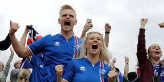 Reaksi kegembiraan para pendukung Islandia saat menyaksikan laga Piala Eropa kontra Hungaria di fan zone Paris, Perancis, pada 18 Juni 2016.