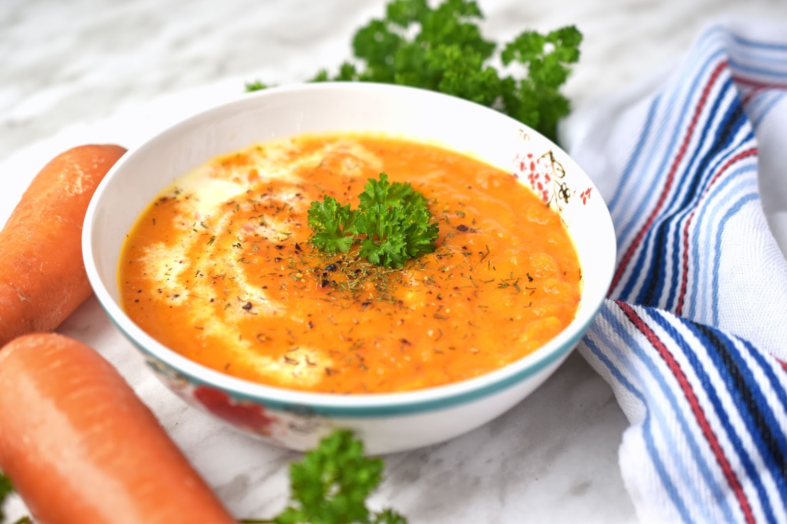 Woman in Real Life Carrot Coconut Soup (vegan, glutenfree)