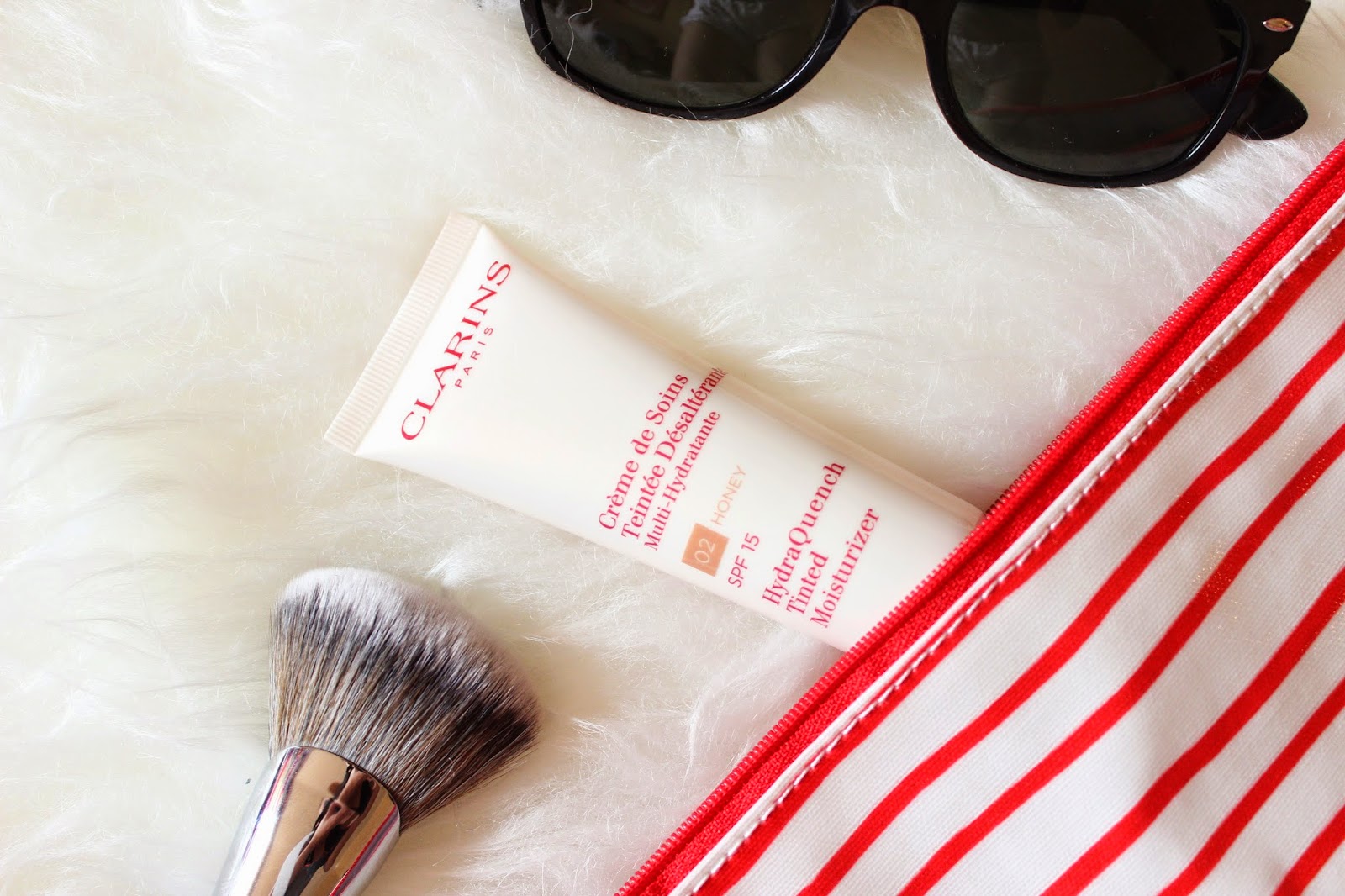 The Sunday Memo CLARiNS HYDRAQUENCH TiNTED MOiSTURiSER