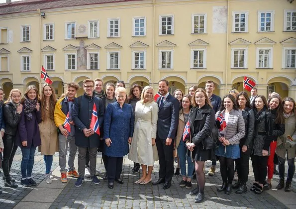 Crown Princess Mette-Marit and Crown Prince Haakon met with Lithuanian President Dalia Grybauskaite at Presidential Palace in Vilnius.