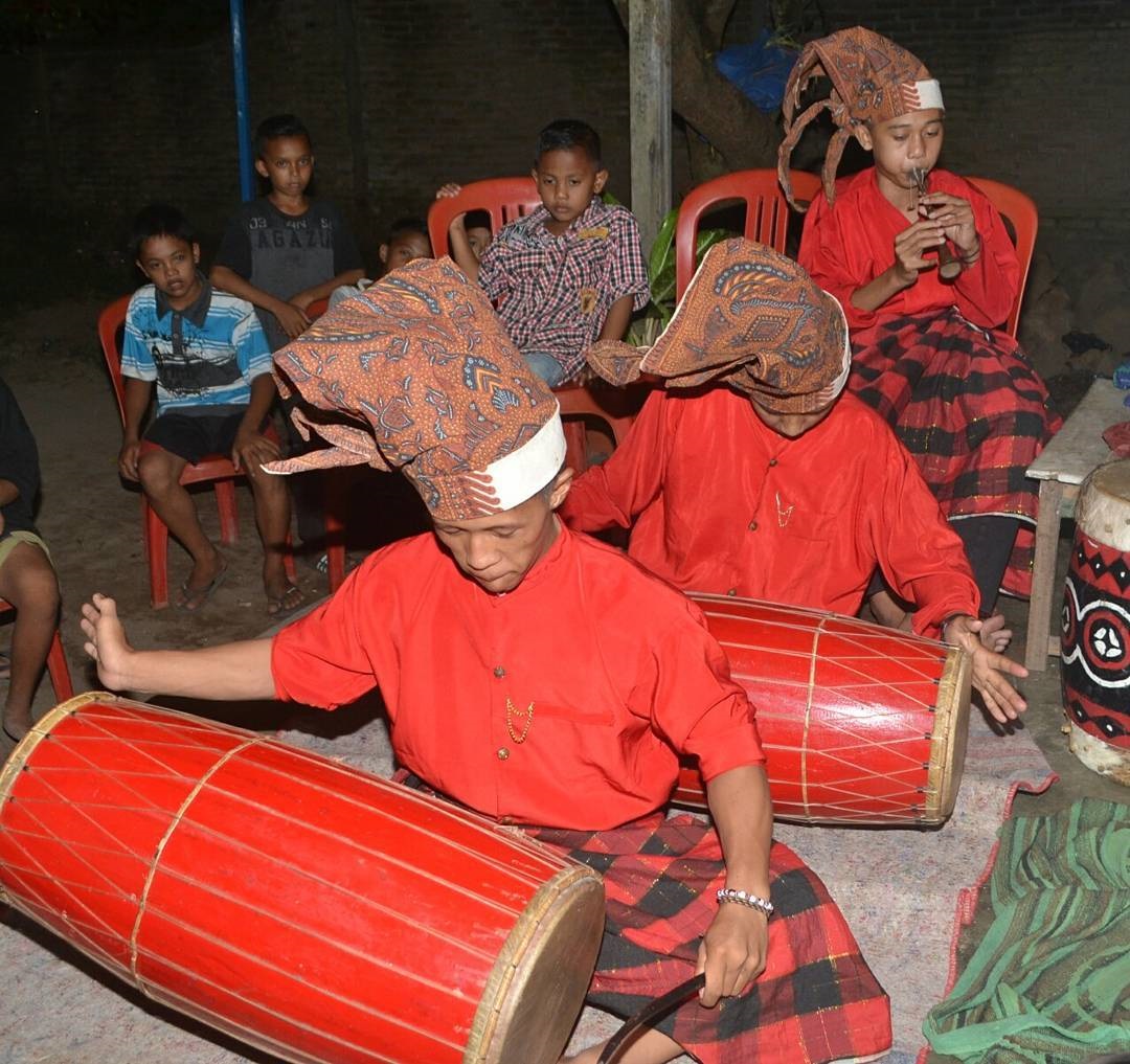 Tari Pakarena Cerminan Kelembutan Wanita Sulawesi Selatan Makassar Guide Panduan Wisata Sulawesi Selatan