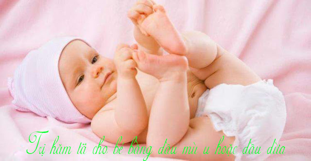Dùng dầu mù u hoặc dầu dừa trị hăm tã cho bé Dùng dầu mù u hoặc dầu dừa trị hăm tã cho bé