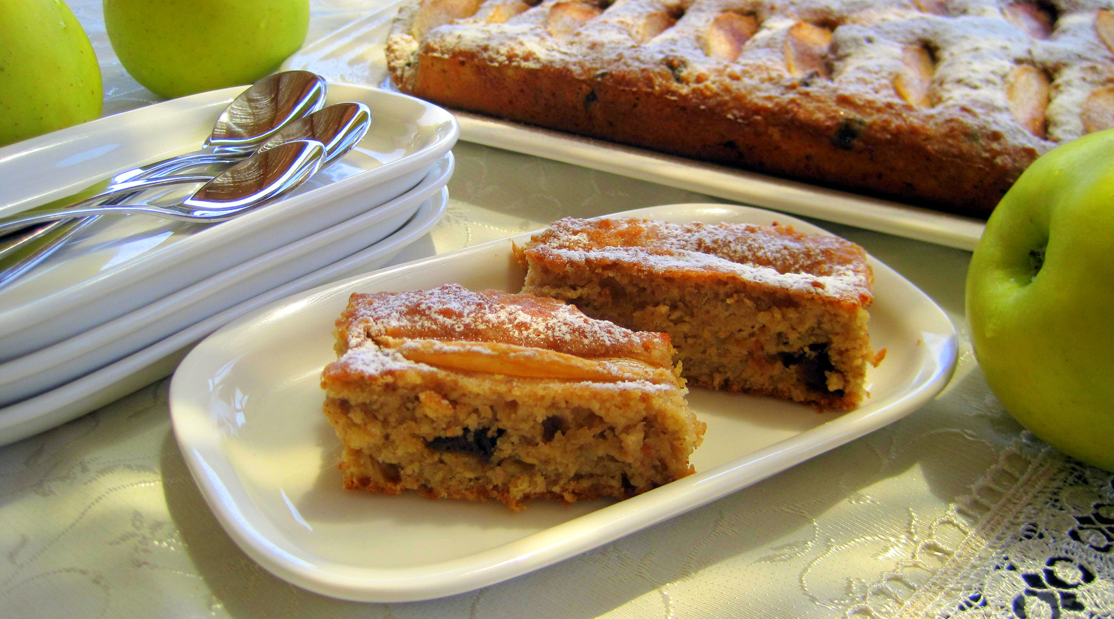 Шарлотка с овсяными хлопьями