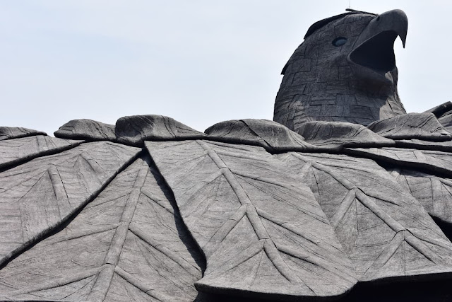India-inaugura-colosal-estatua-de-águila-arquitectura-rajiv-anchal