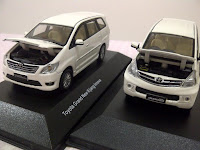 miniatur mobil innova avanza diecast auto2000 dealer replika pajangan mainan miniatur mobil innova avanza diecast auto2000 dealer replika pajangan mainan