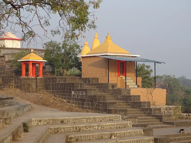 Temple area Triveni Sangam