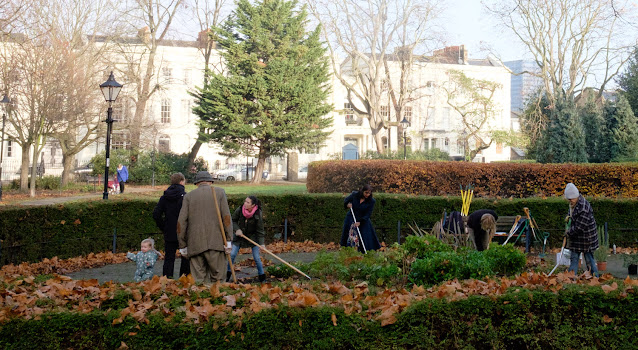 Residents bulb planting in Tredegar Square Gardens