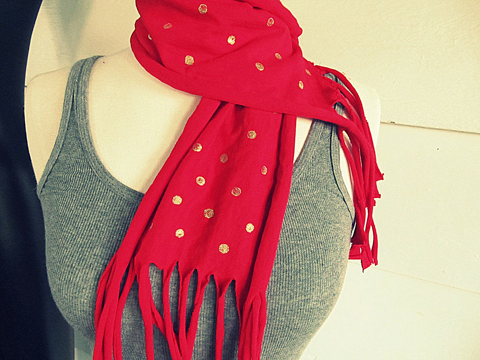 Make The Cut >> WobiSobi: Red T-shirt Scarf With Gold Polka Dots, DIY Make The Cut >> WobiSobi: Red T-shirt Scarf With Gold Polka Dots, DIY