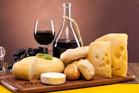 wine-red-wine-glass-cheese-camembert-white-bread-grapes