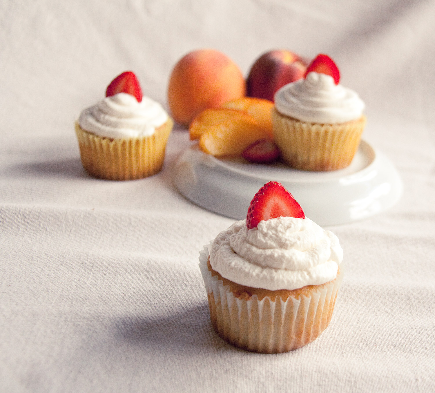 Bright July Peaches & Cream Cupcakes {with Strawberries}