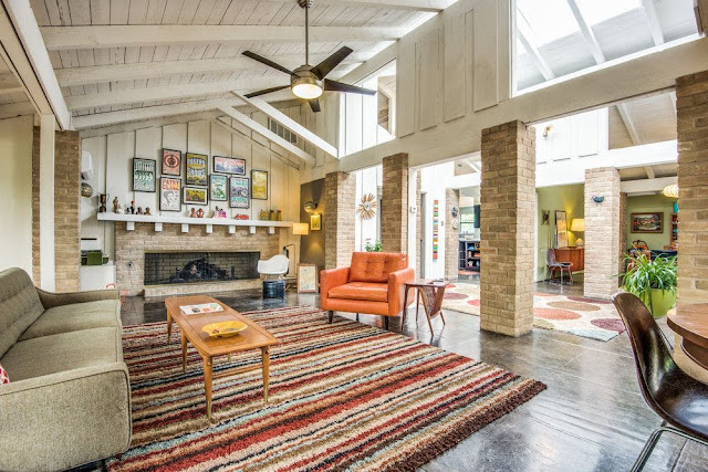 Pedigreed midcentury modern home has this boho gal swooning - living room 3 www.BoHoHome.com @bohosusan