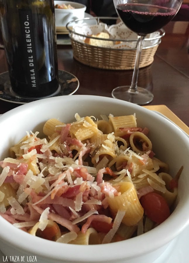 plato-con-pasta-con-salsa-de-alcachofas