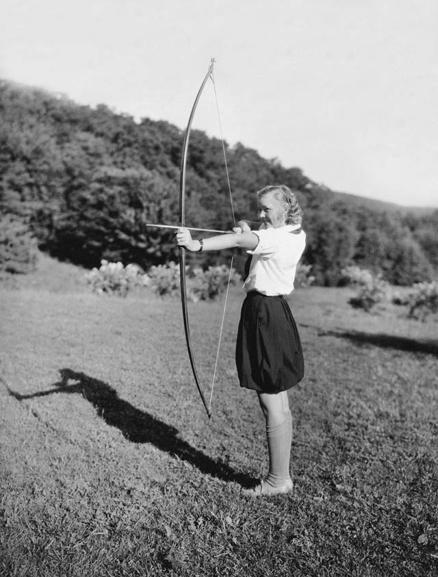 34 Vintage Photos of Beautiful Women Archers From the Mid20th Century vintage everyday