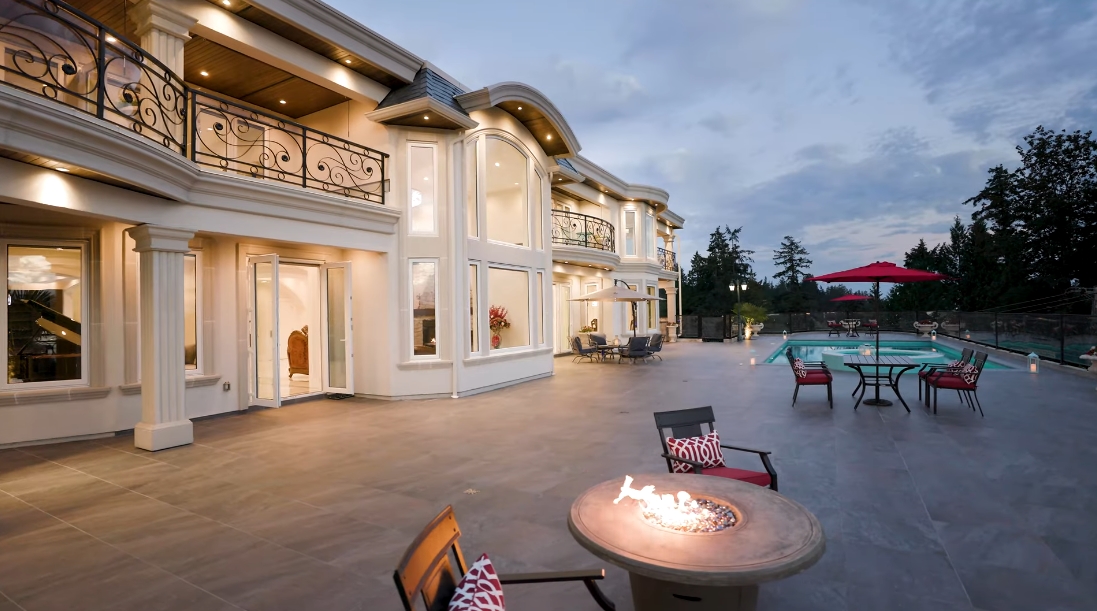 Tour 5358 Kensington Crescent, West Vancouver vs. 73 Interior Design Photos