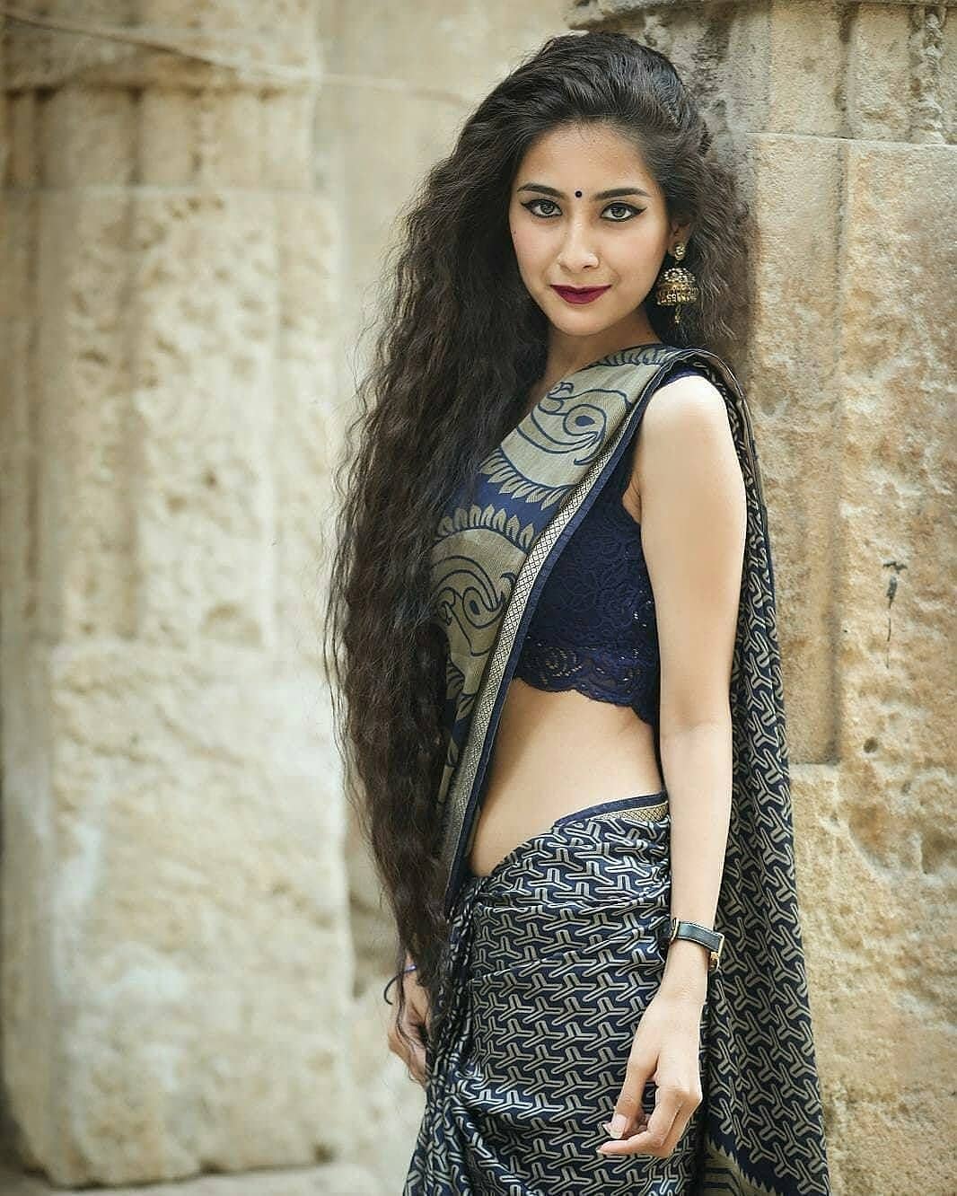 girl sari Indian