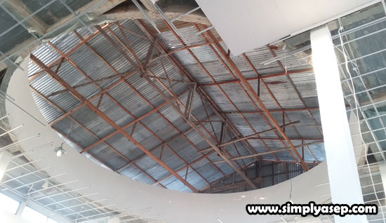 KUBAH : Inilah bagian dalam dome (Kubah) Masjid yang masih dalam proses pengumpulan dana/biayanya yang diperkirakan menelan 220 juta rupiah. Foto Asep Haryono KUBAH : Inilah bagian dalam dome (Kubah) Masjid yang masih dalam proses pengumpulan dana/biayanya yang diperkirakan menelan 220 juta rupiah. Foto Asep Haryono