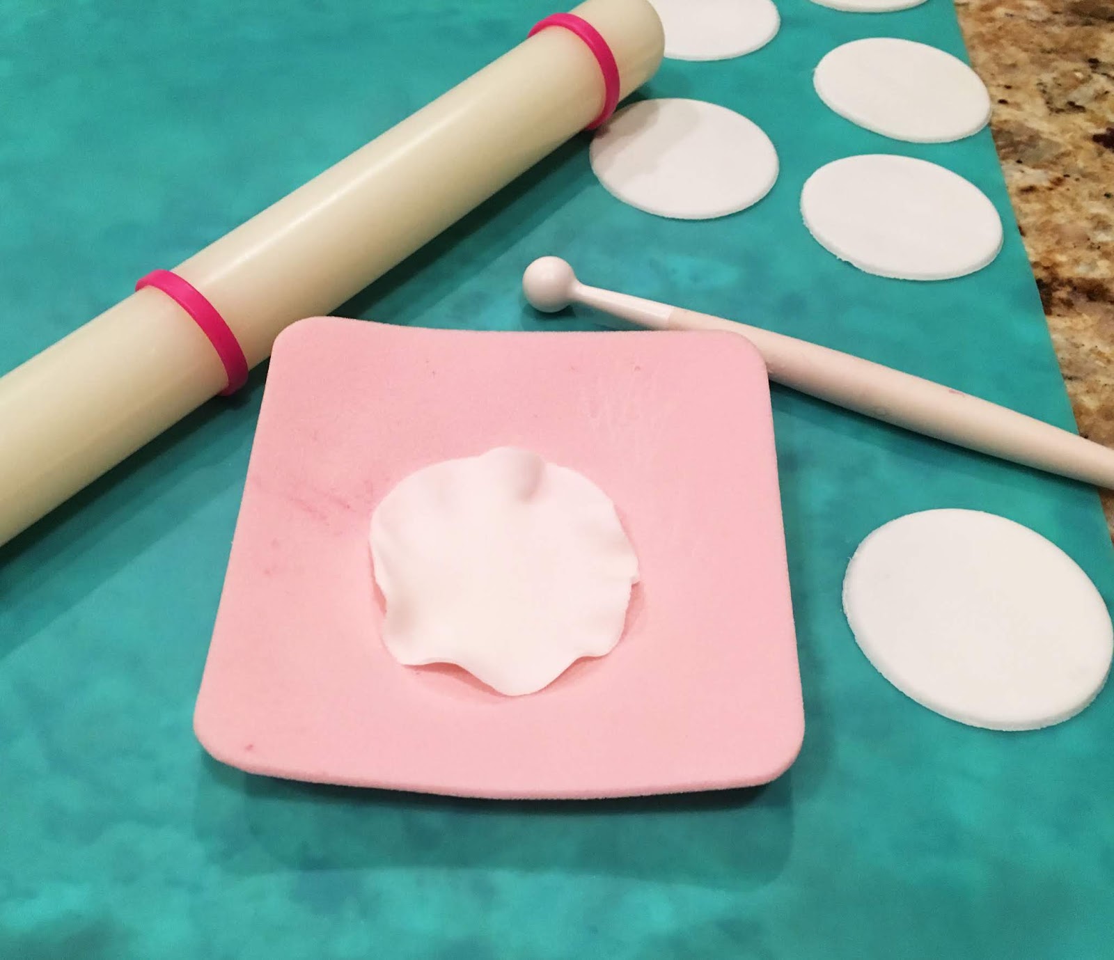 How To Make Circle Ruffles On A Cake How To Make Circle Ruffles On A Cake