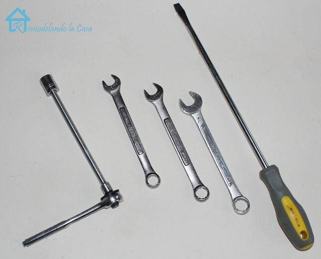 How to Replace a Toilet Remodelando la Casa