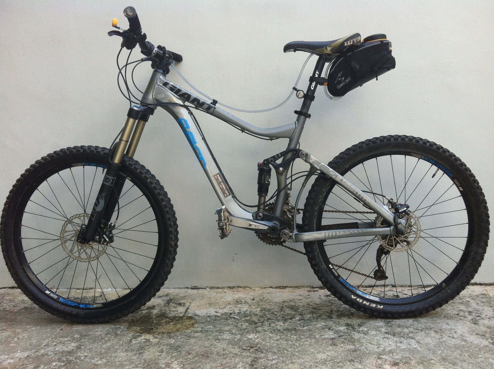 Système D'hydratation Vélo Veleau SHOWERS PASS 42 Oz - Monté Sur Selle - Neuf