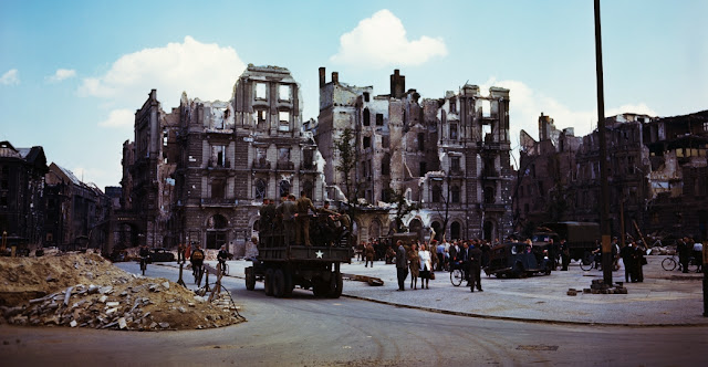 Renkli Fotoğraflarla II. Dünya Savaşı