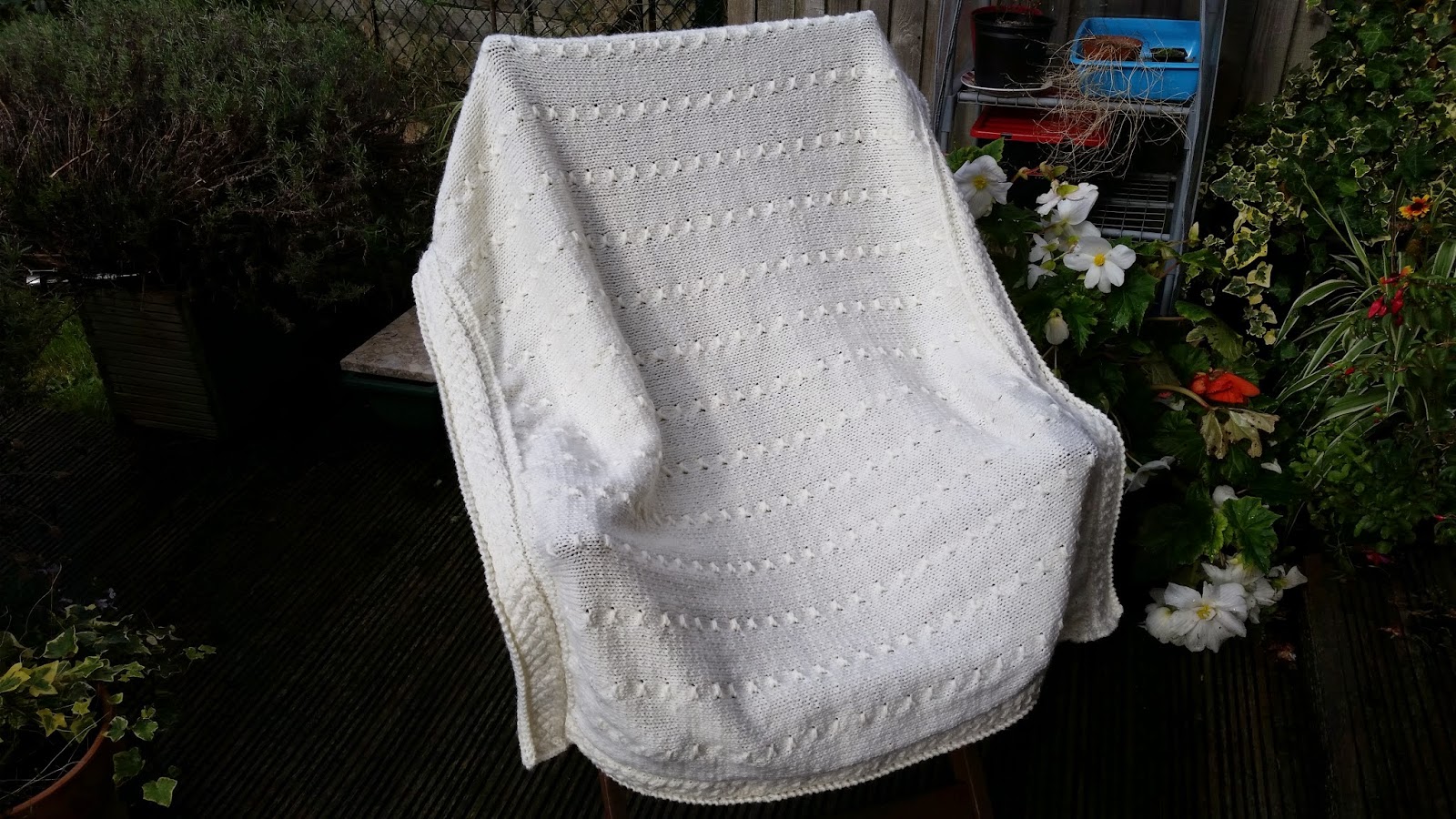 A Knit, Crochet & Craft Addict: Cable & Cream finally finished