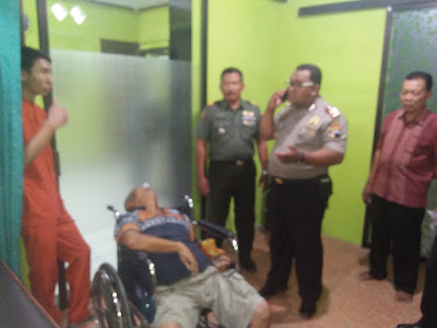 DANRAMIL GEMOLONG TURUT EVAKUASI JENAZAH WARGA MATI MENDADAK DANRAMIL GEMOLONG TURUT EVAKUASI JENAZAH WARGA MATI MENDADAK
