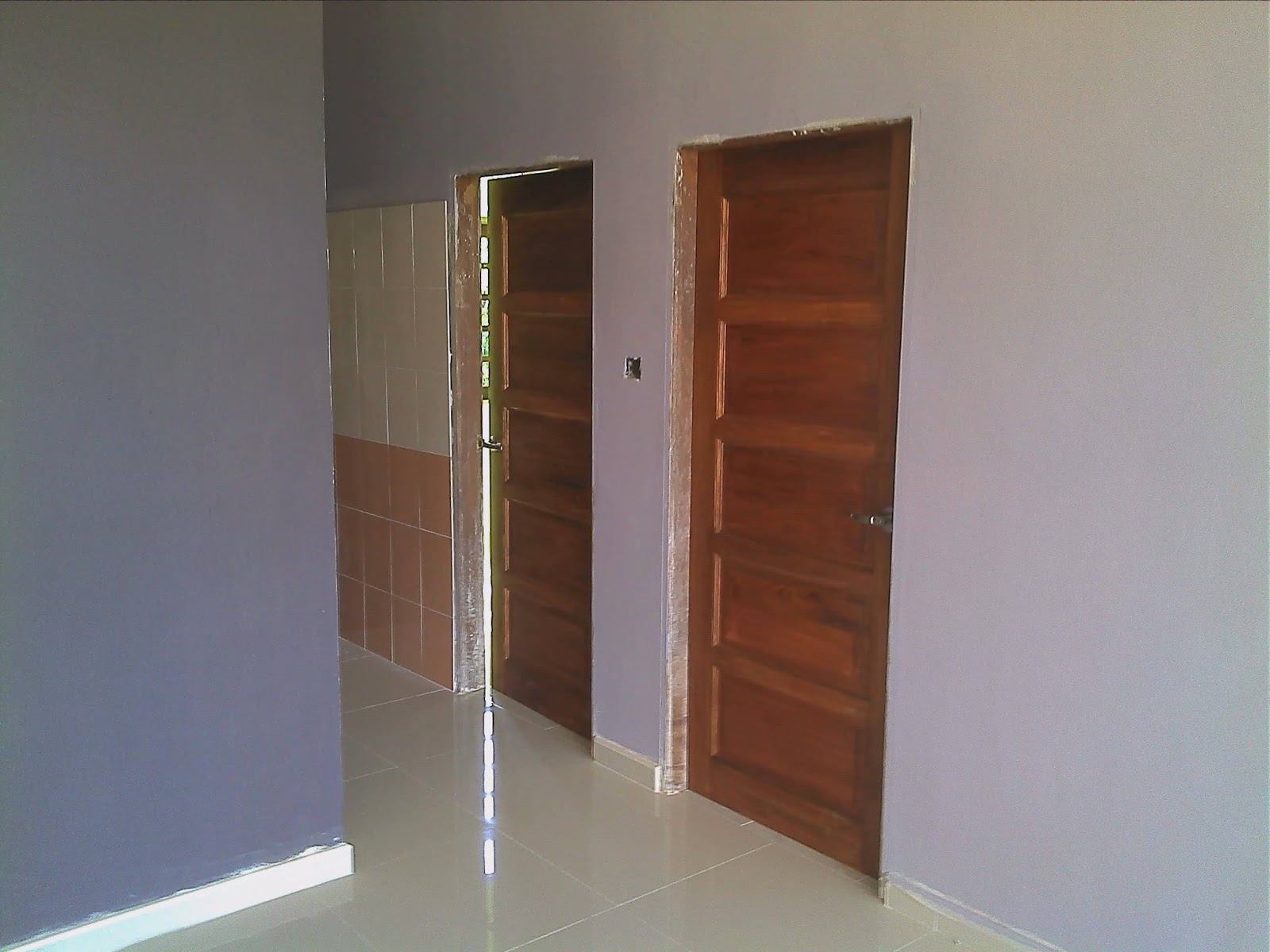 Bina Bungalow Sendiri Memasang Tingkat Pintu Dan Sliding Pintu Jenis Kayu Nyatuh Untuk Bilik 4 Dan 5 Juga Telah Siap Dipasang