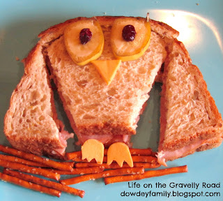a sandwich that looks like an owl