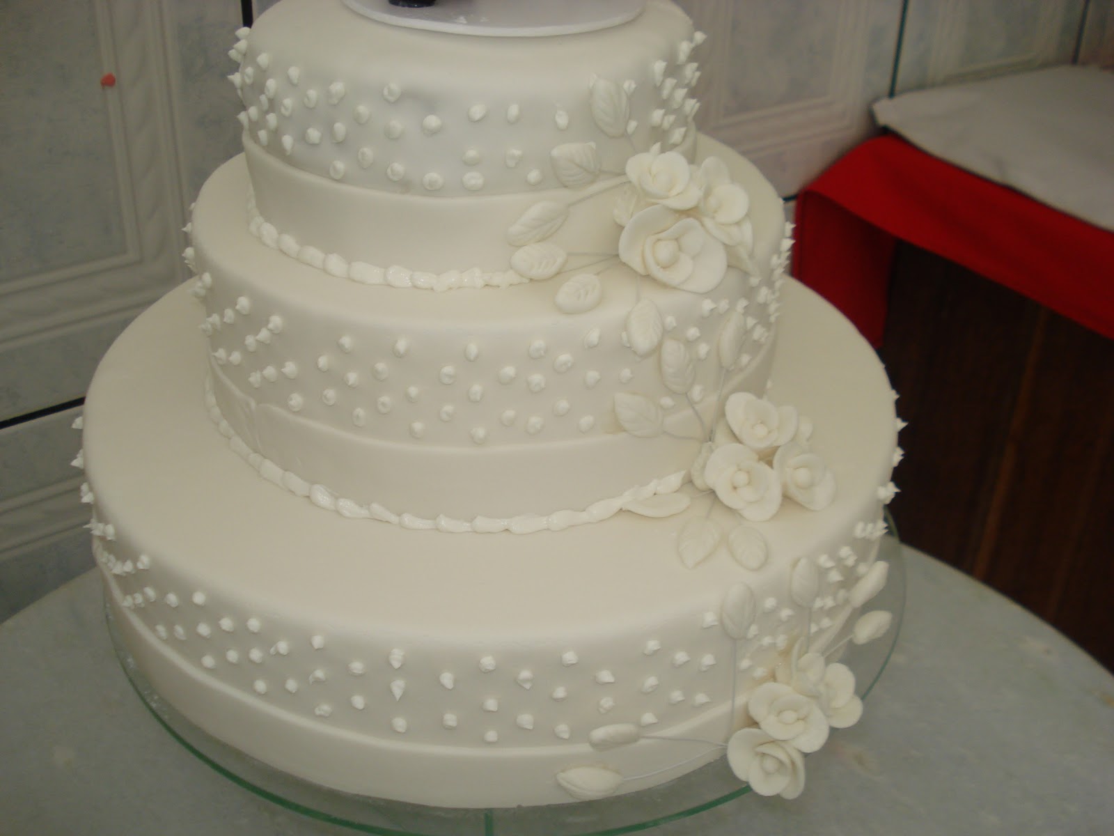CONFEITARIA SABOR & ARTE Tel (015) 32481563 / 96168315 Bolos com Pasta Americana, para
