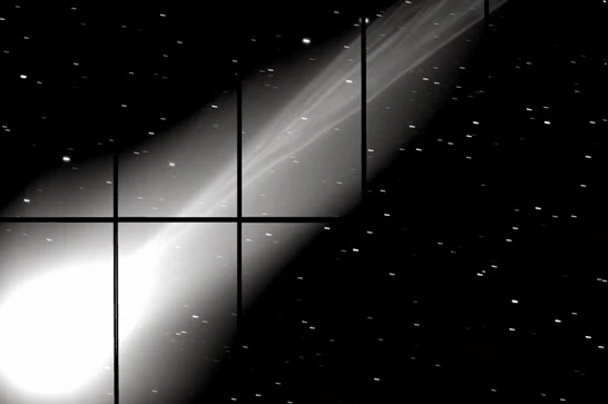 Struktur Ekor Komet Lovejoy yang Rumit