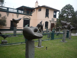 http://4.bp.blogspot.com/--VvG3wUYEoc/UW3rliYT81I/AAAAAAAAbT8/sFXmandfLTo/s640/Casa-Museo-Marina-Nunez-del-Prado2.jpg