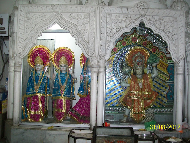 श्री राम परिवार और हनुमान जी