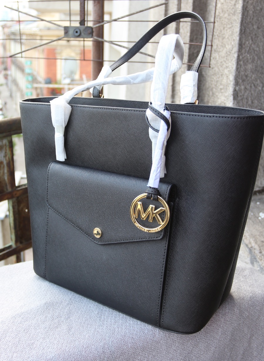 lifestyle: Michael Kors Jet Set Snap pocket Item saffiano leather bag ...