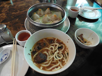 ónde comer y gastronomía en Nueva York: Tallarines en Nice Green Bo Restaurant.