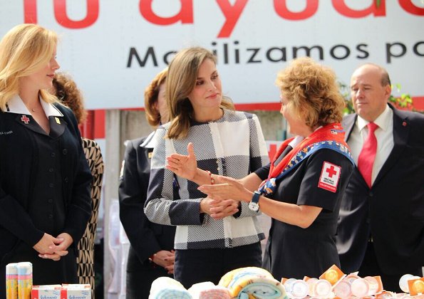 Queen Letizia wore Hugo Boss Karolie Blazer and Carolina Herrera trousers, carried Hugo Boss clutch bag