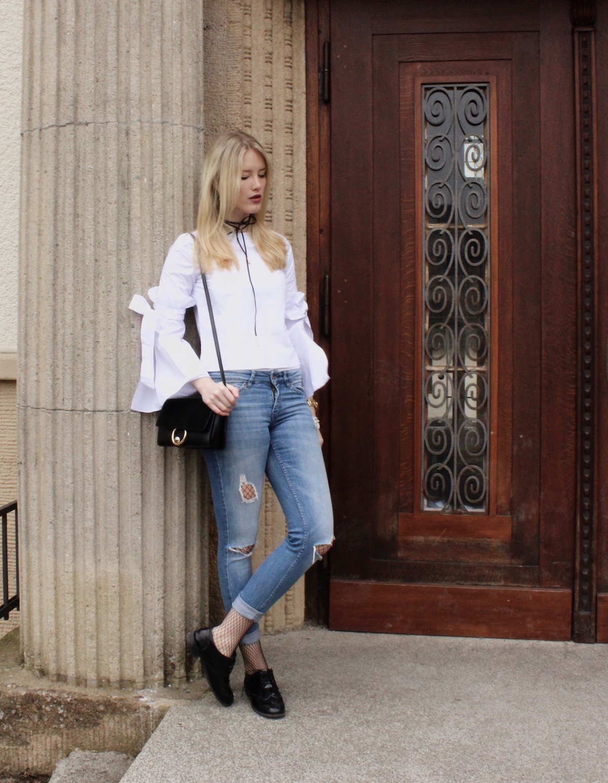 Outfit Fishnet Tights Netzstrumpfhose Fashionblogger Ripped Jeans Outfit Fishnet Tights Netzstrumpfhose Fashionblogger Ripped Jeans