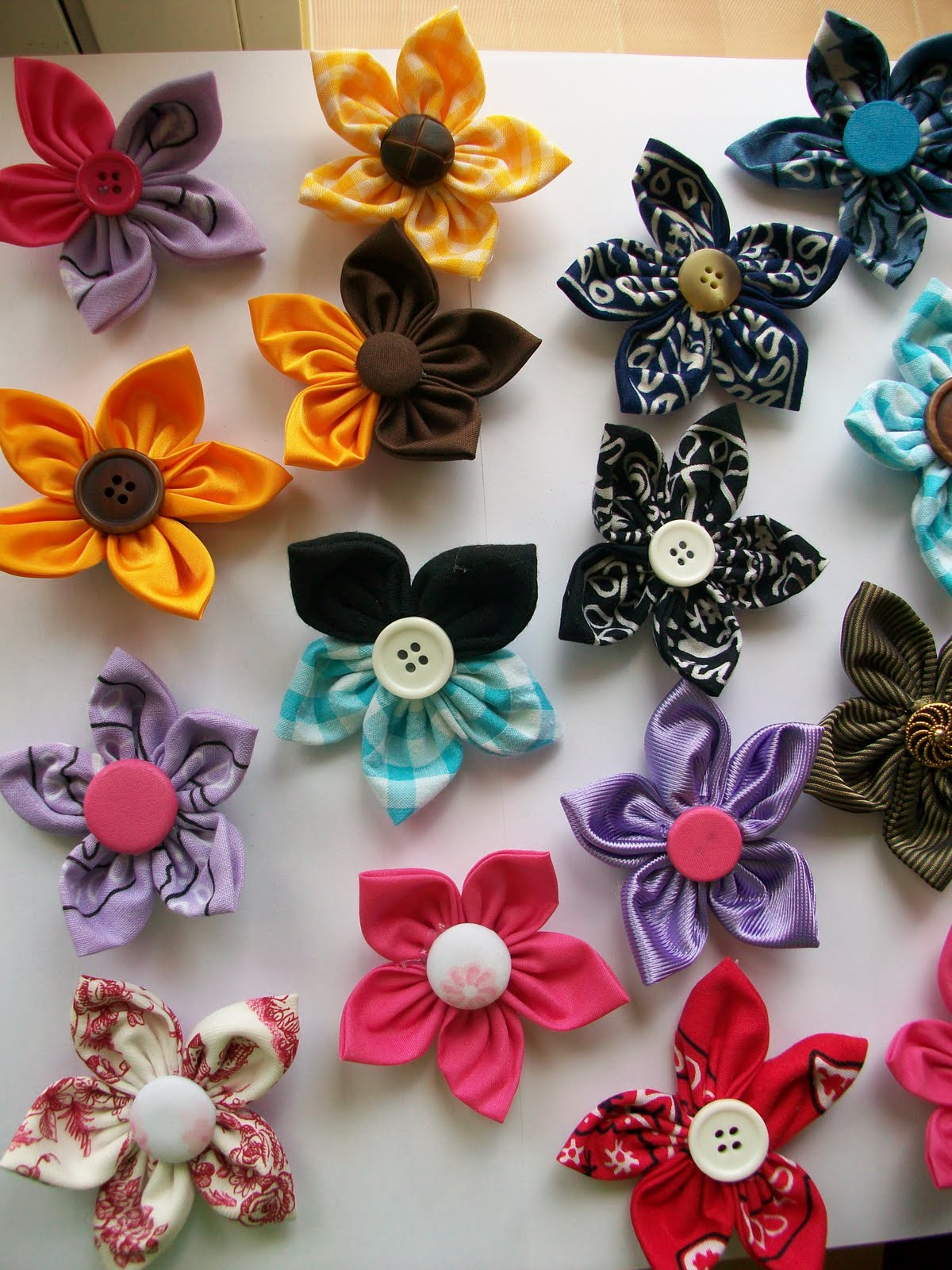 ARTESANÍA Y MANUALIDADES GIRÓN BROCHES PARA REGALAR EN TU BODA