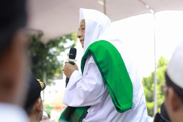 Habib Luthfi: Jangan Dipermasalahkan Bansernya, Tapi Pembawa Bendera Ormas Terlarang itu Habib Luthfi: Jangan Dipermasalahkan Bansernya, Tapi Pembawa Bendera Ormas Terlarang itu