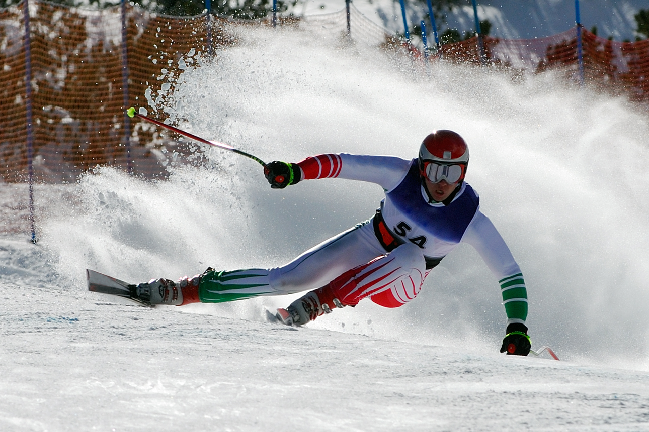 Спортсмены зима. Зимние виды спорта. Лыжный спорт. Зимние виды спорта горнолыжный спорт. Спортсмены зимних видов спорта.