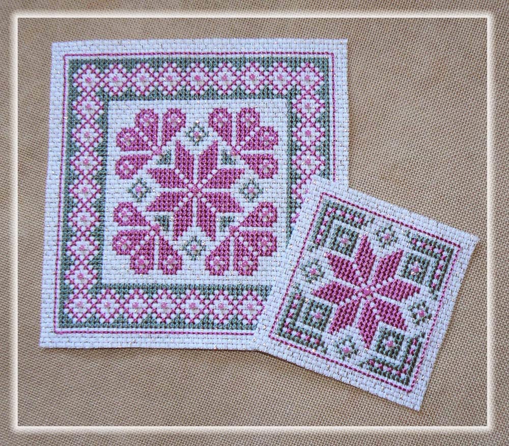 вышитые крестиком квакерские мячики. вышитые квадраты. орнаменты квадратные в вышивке. бискорню скандинавия. вышитые квадраты.